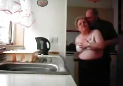 Thư ký xa kết phim sec nhat bab thúc với một khẩu súng cao su trên mặt.
