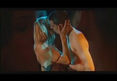 Kéo xe khi đang sec nhat ban moi hút thuốc